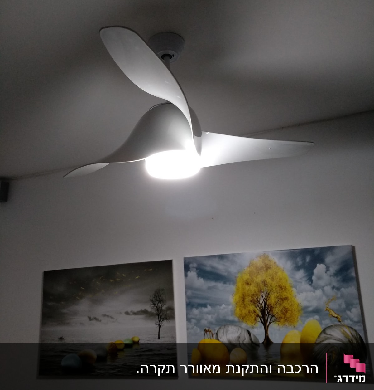 מאוורר תקרה עם תאורה דולקת